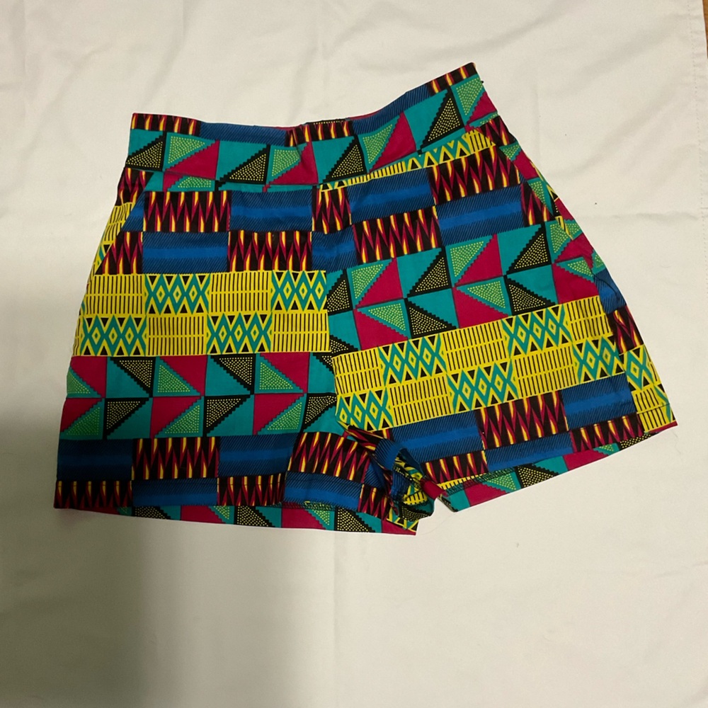 Women’s D’IYANU Colorful Cotton Shorts With Side Zipper and Pockets.